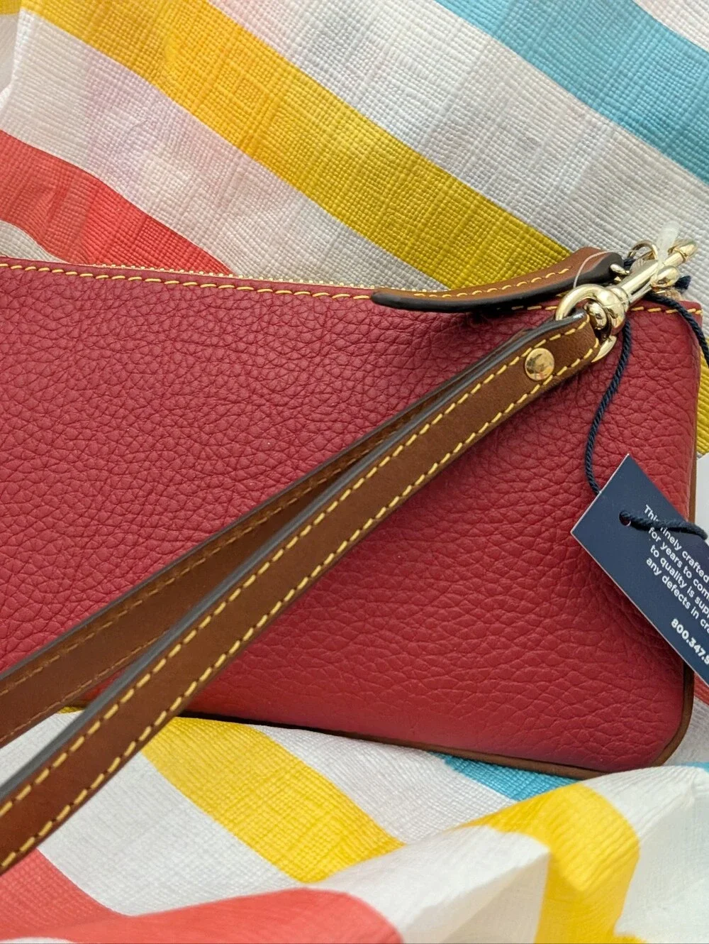❤️ Classic Dooney & Bourke Pebble Grain Medium Wristlet. NWT $50